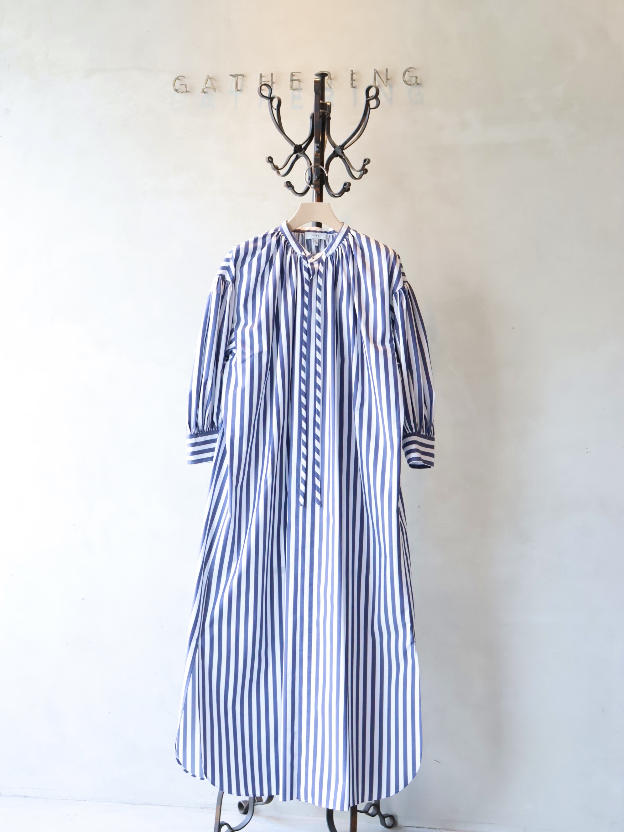 HYKE 2022SS T/C STRIPED GATHERED DRESS | myglobaltax.com