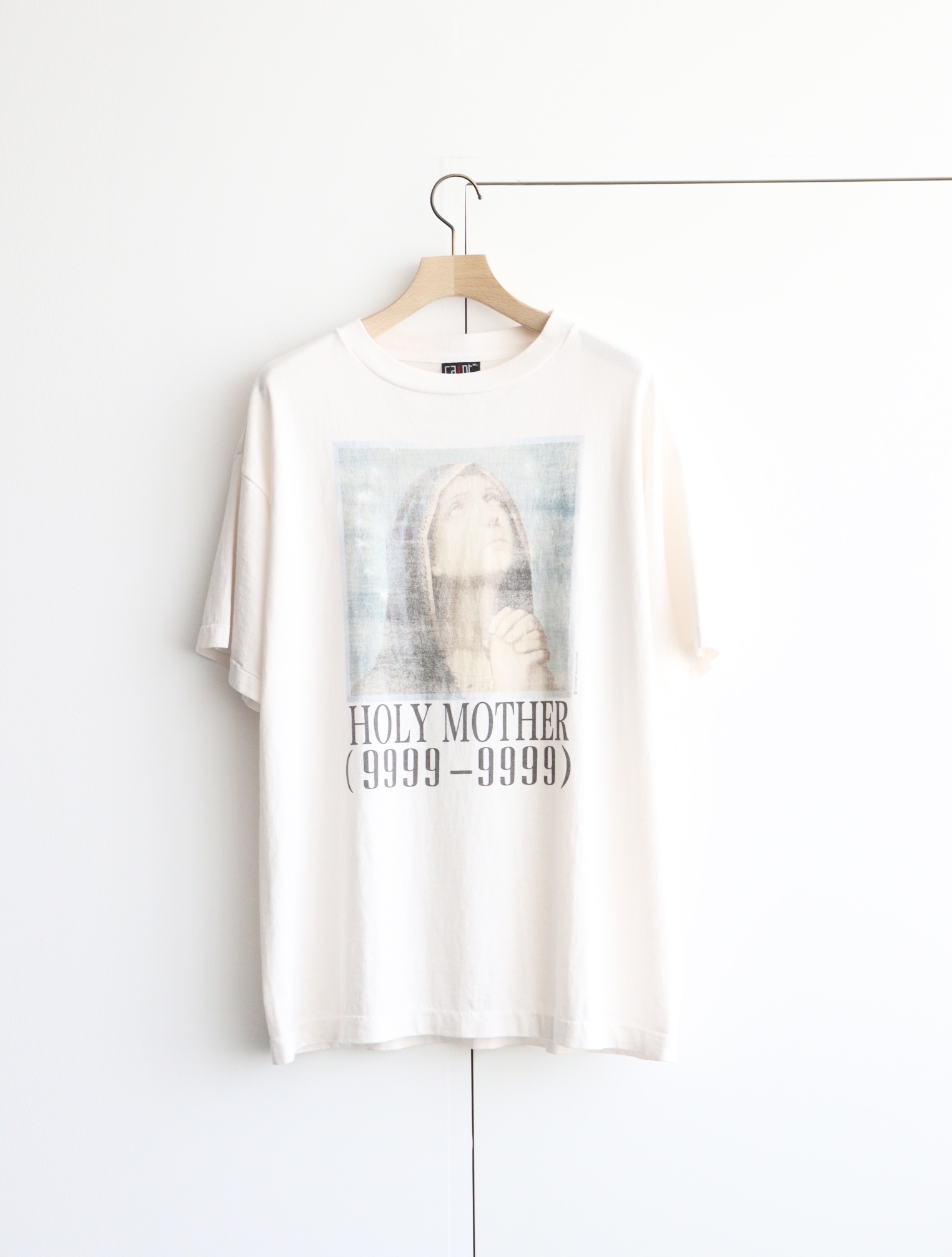 トップス SAINT Mxxxxxx SS TEE HOLY MOTHER / WHITE SAINT Mxxxxxx SS TEE HOLY MOTHER / WHITE