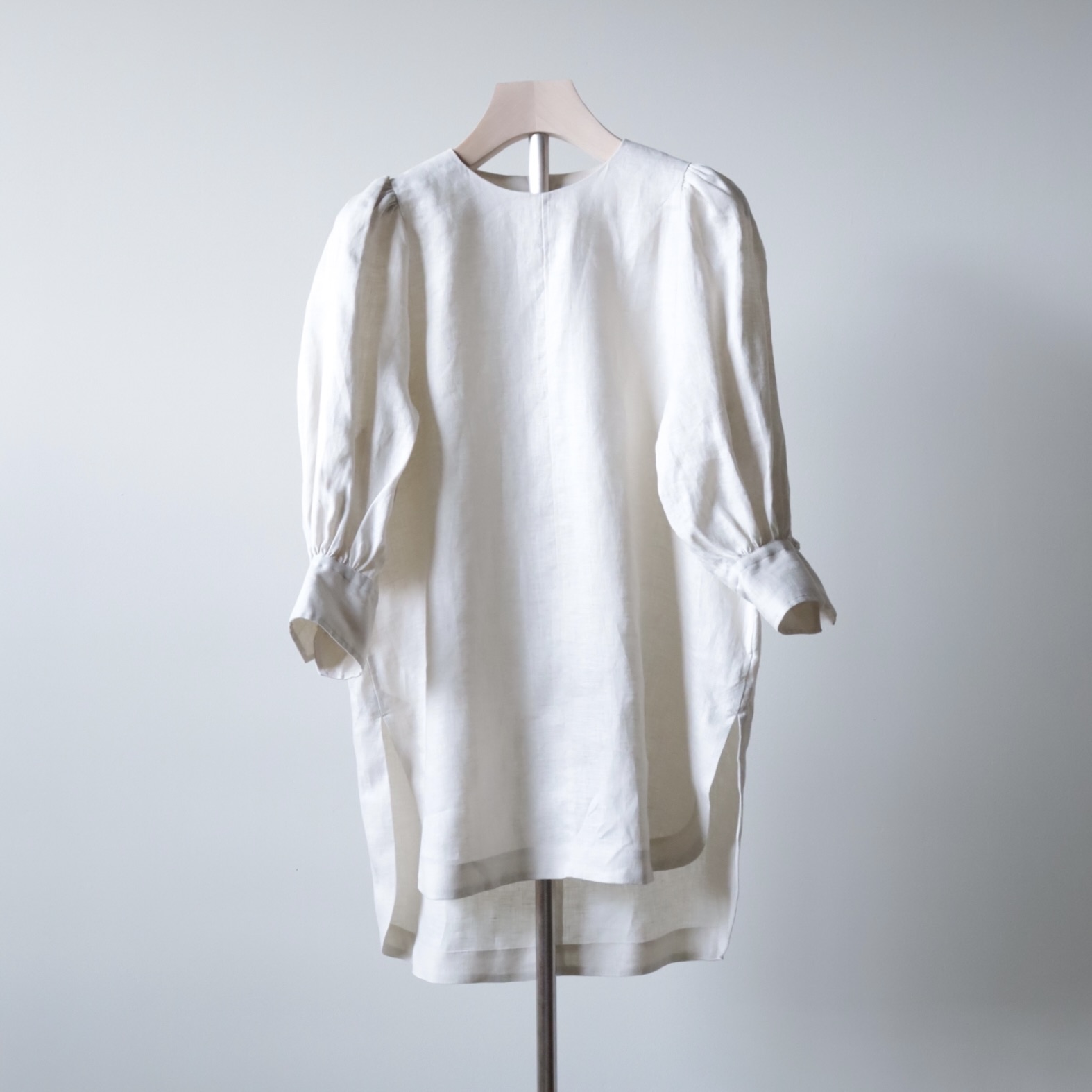 HYKE(ハイク)】 LINEN BALLOON SLEEVE BLOUSE | vrealitybolivia.com