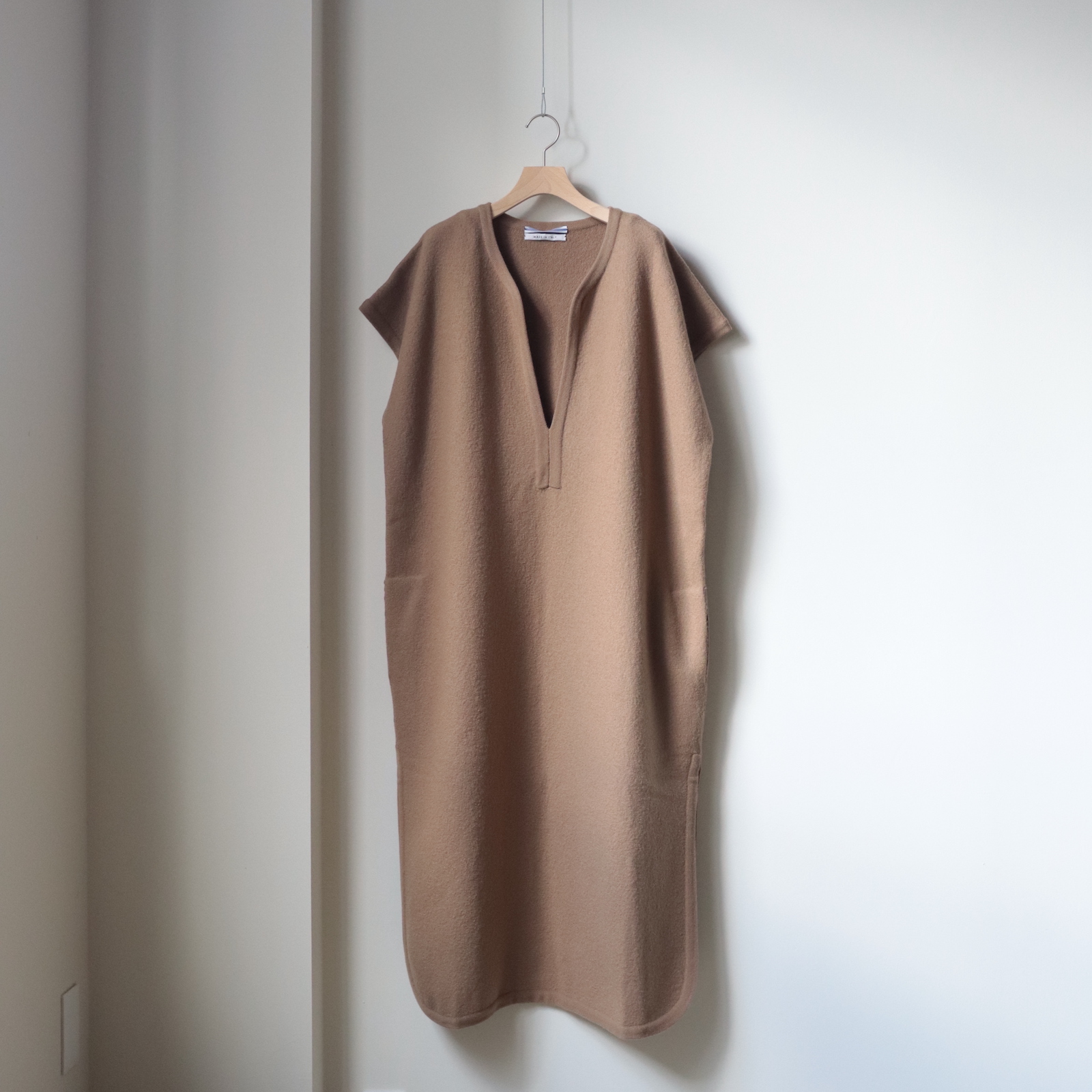 IDEAL｜イデアル公式オンラインショップ / FELTED WOOL CAFTAN (CAMEL)