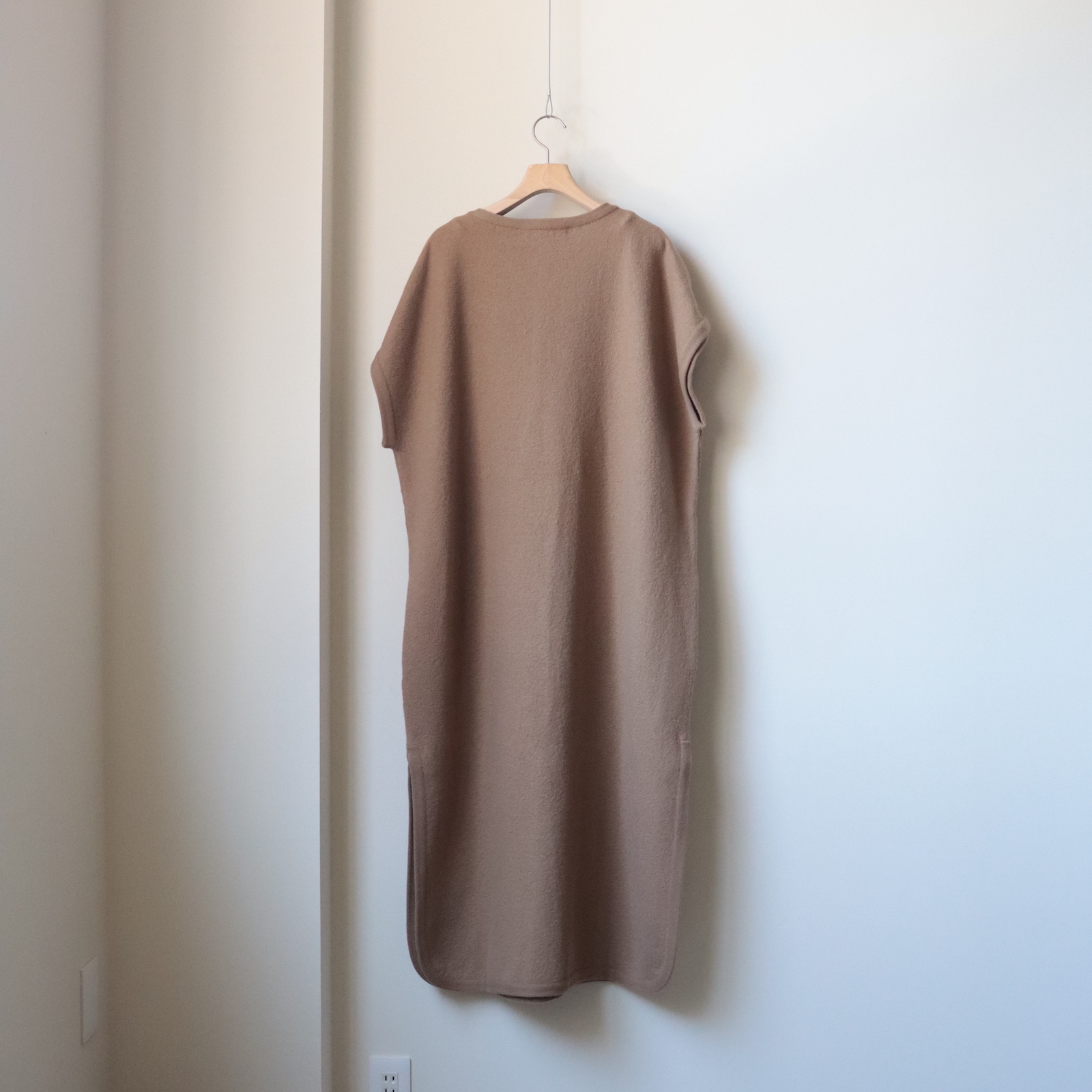 IDEAL｜イデアル公式オンラインショップ / FELTED WOOL CAFTAN (CAMEL)