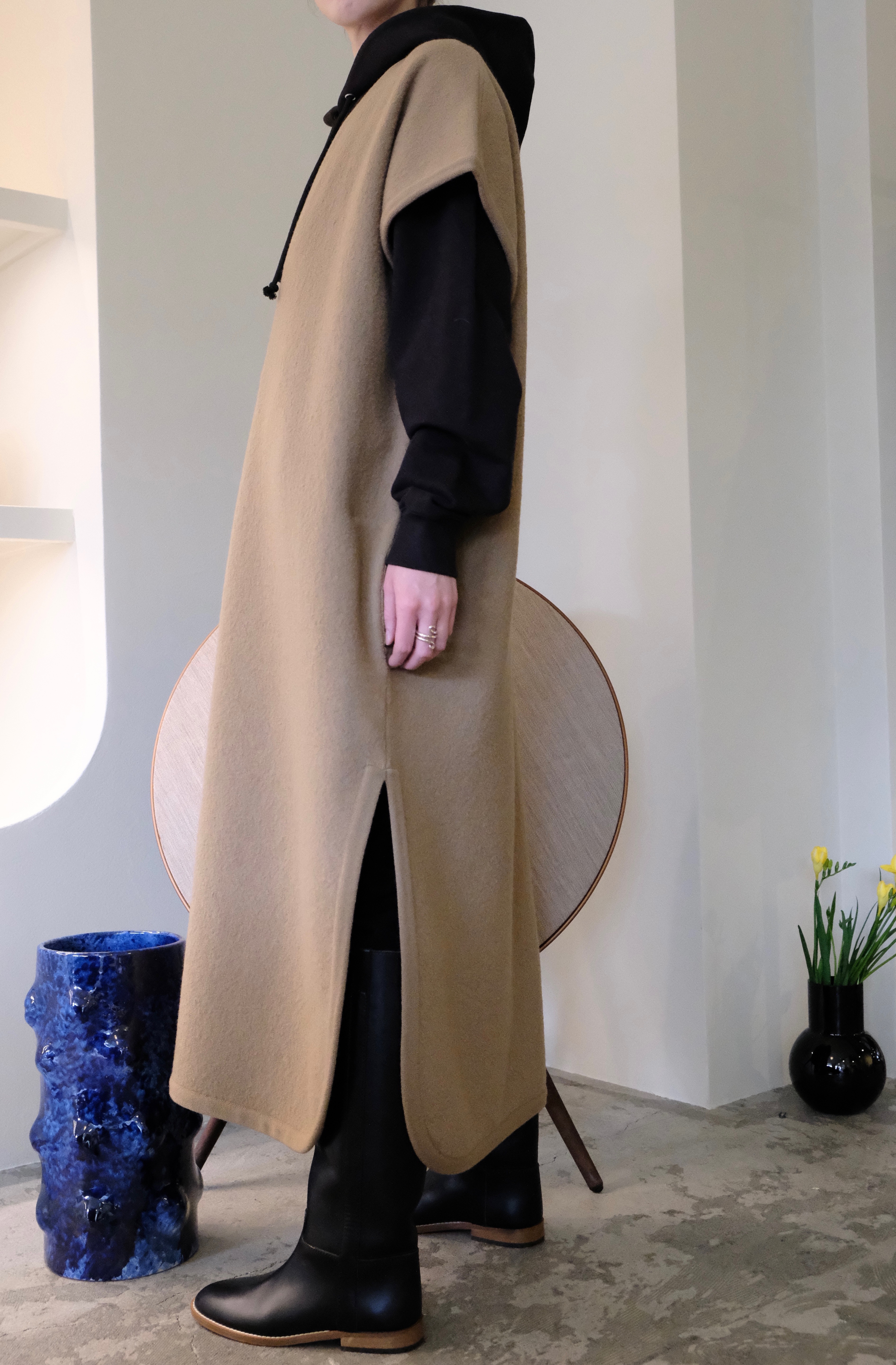 IDEAL｜イデアル公式オンラインショップ / FELTED WOOL CAFTAN (CAMEL)